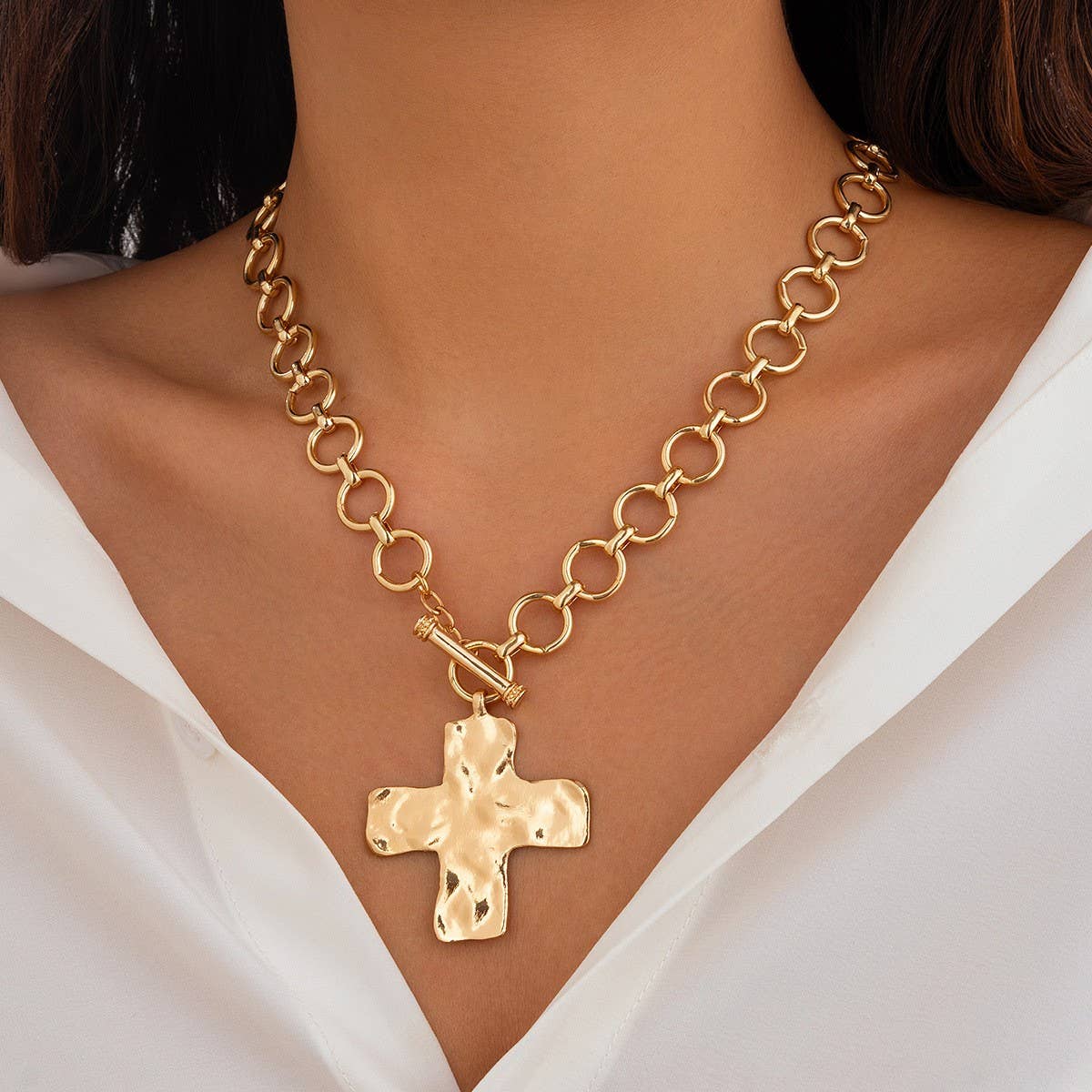 NOTABLE HAMMERED CROSS FRONT TOGGLE NECKLACE GOLD