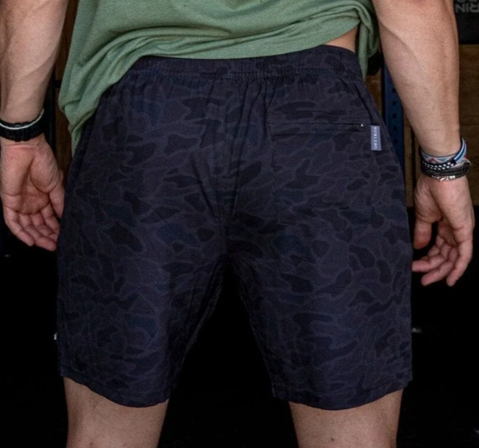 Athletic Shorts in Black Camo