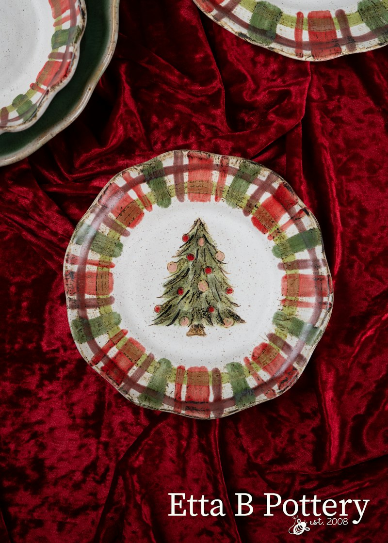 Plaid Rimmed Plate Fireside With Tree