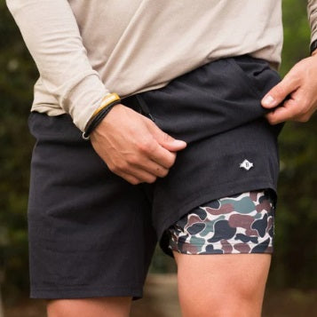 Athletic Shorts in Heather Black