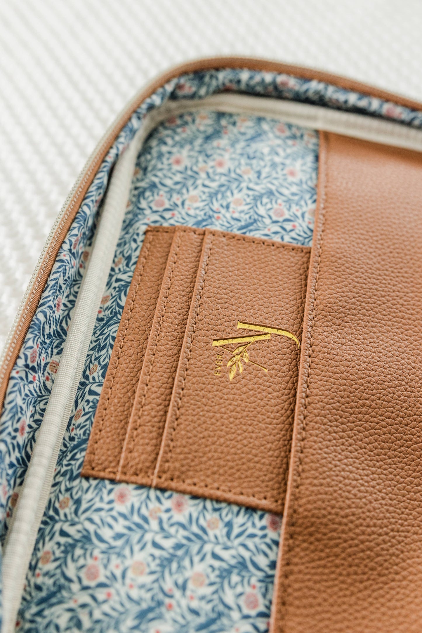 Bible Bag Crossbody in Mocha