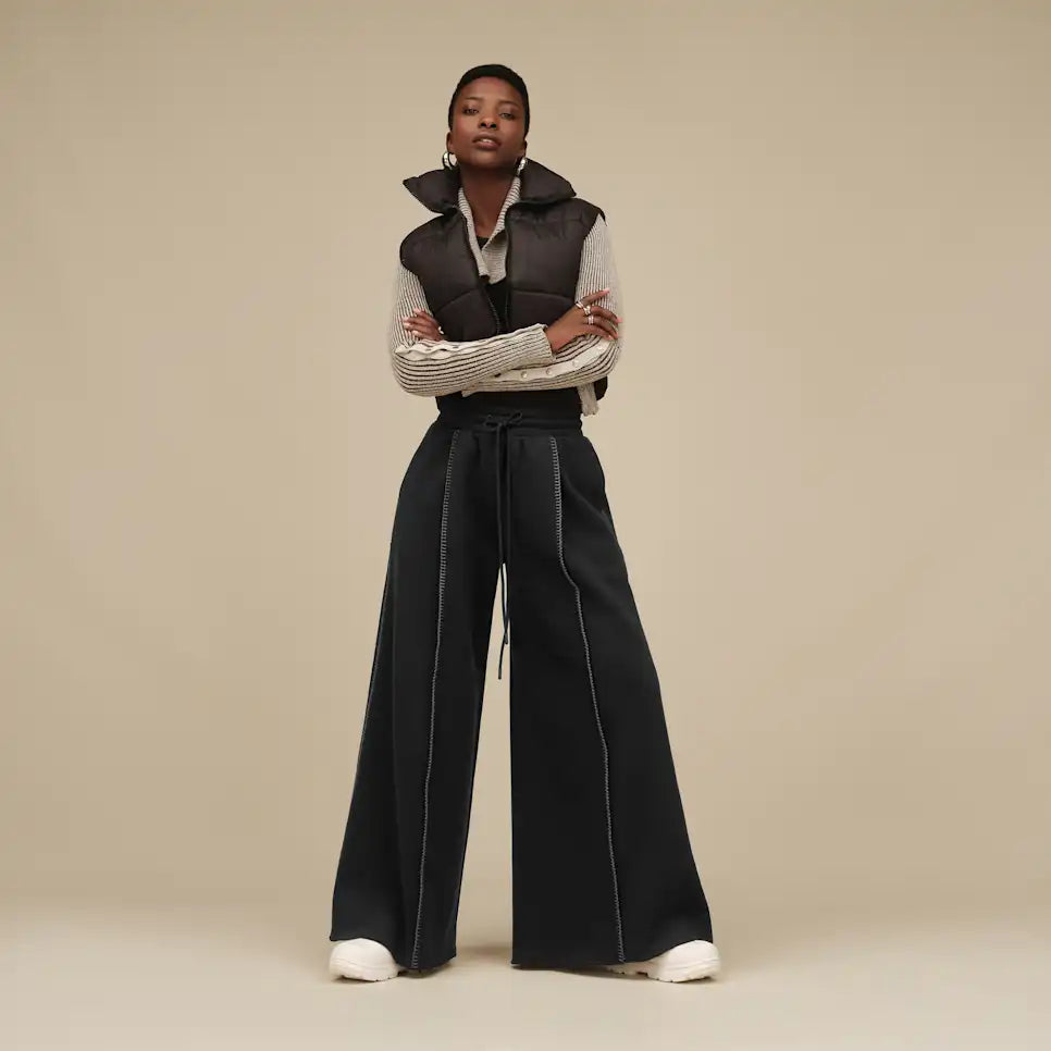 W Classic Wide Leg Pant in Black