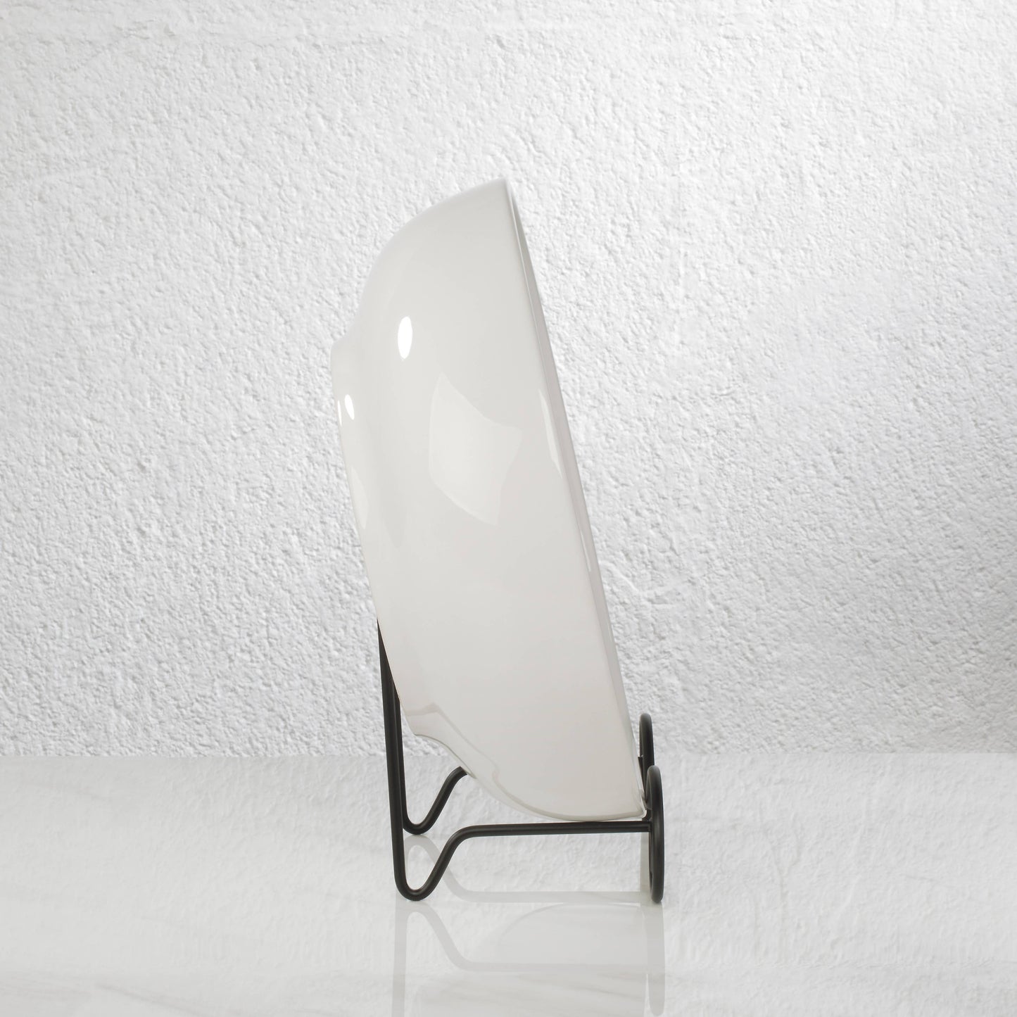 Small Stratford Metal Bowl Easels: Black