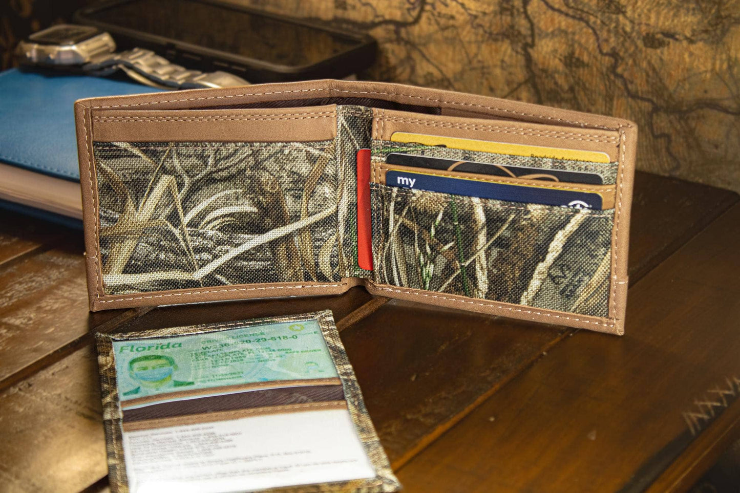 Arkansas Razorbacks Realtree Wallets.: Secretary