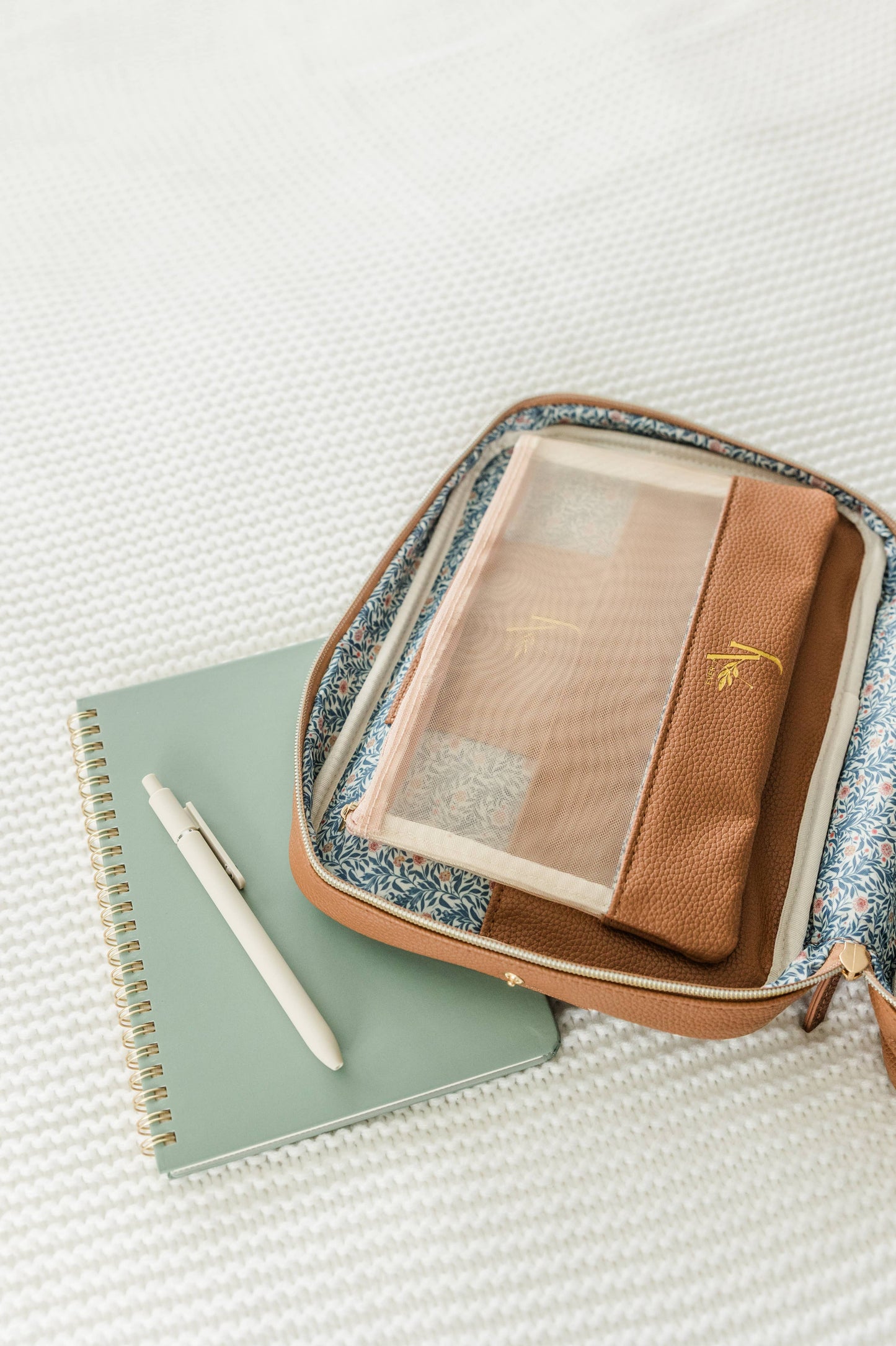 Bible Bag Crossbody in Mocha