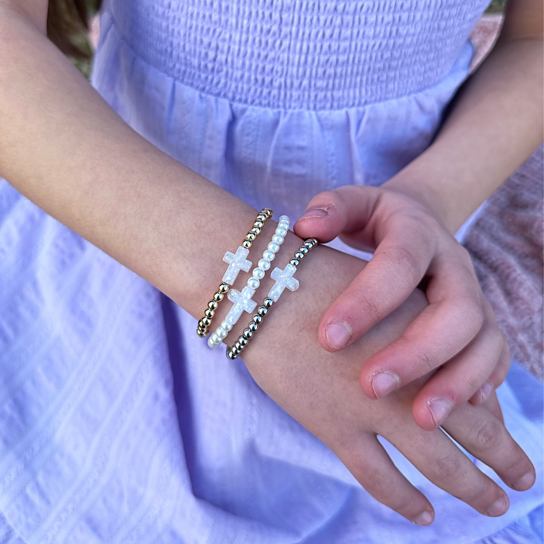 PETITE HOLY WATER STRETCH BRACELET IN CRYSTAL PEARL