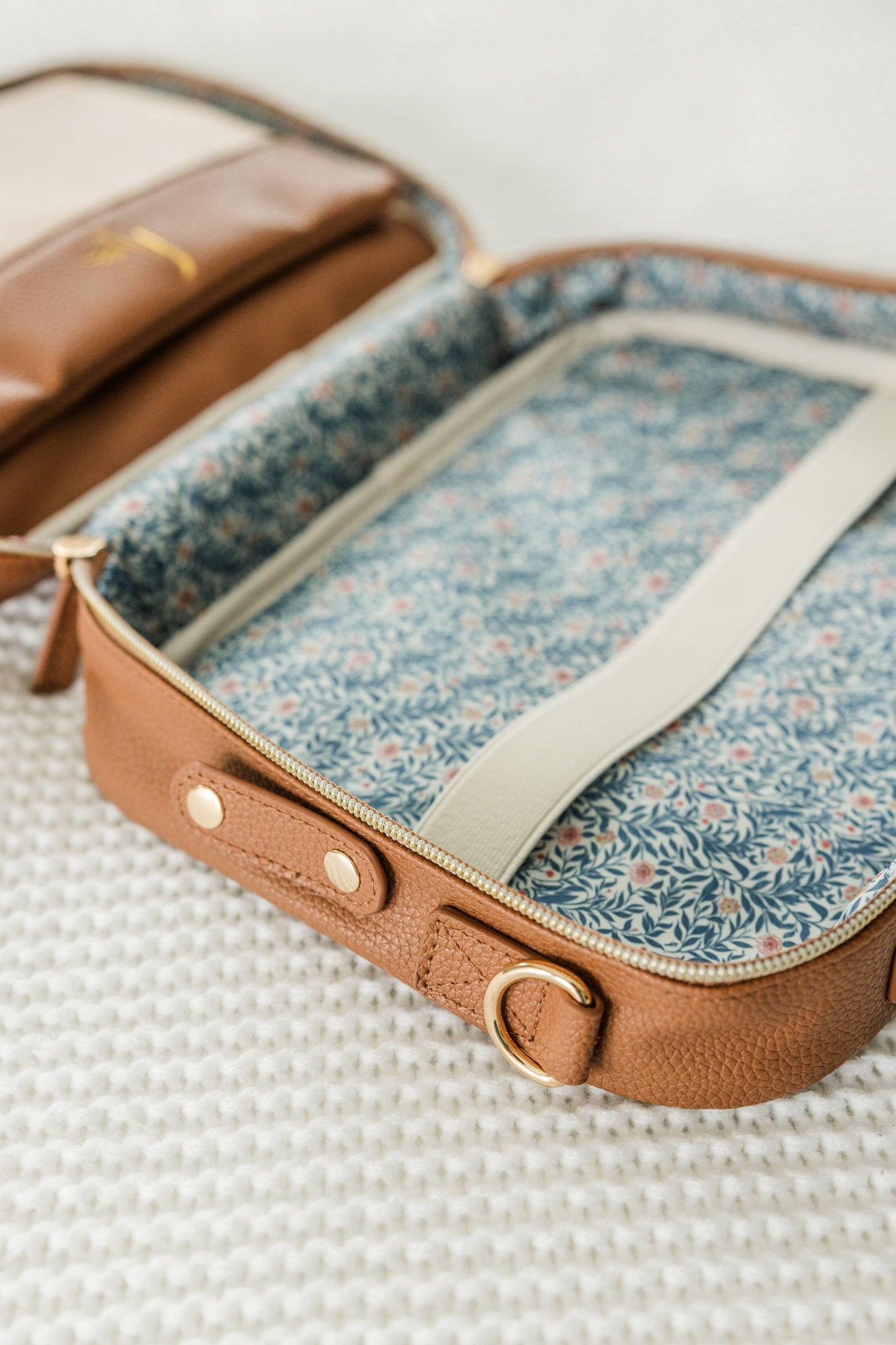 Bible Bag Crossbody in Mocha