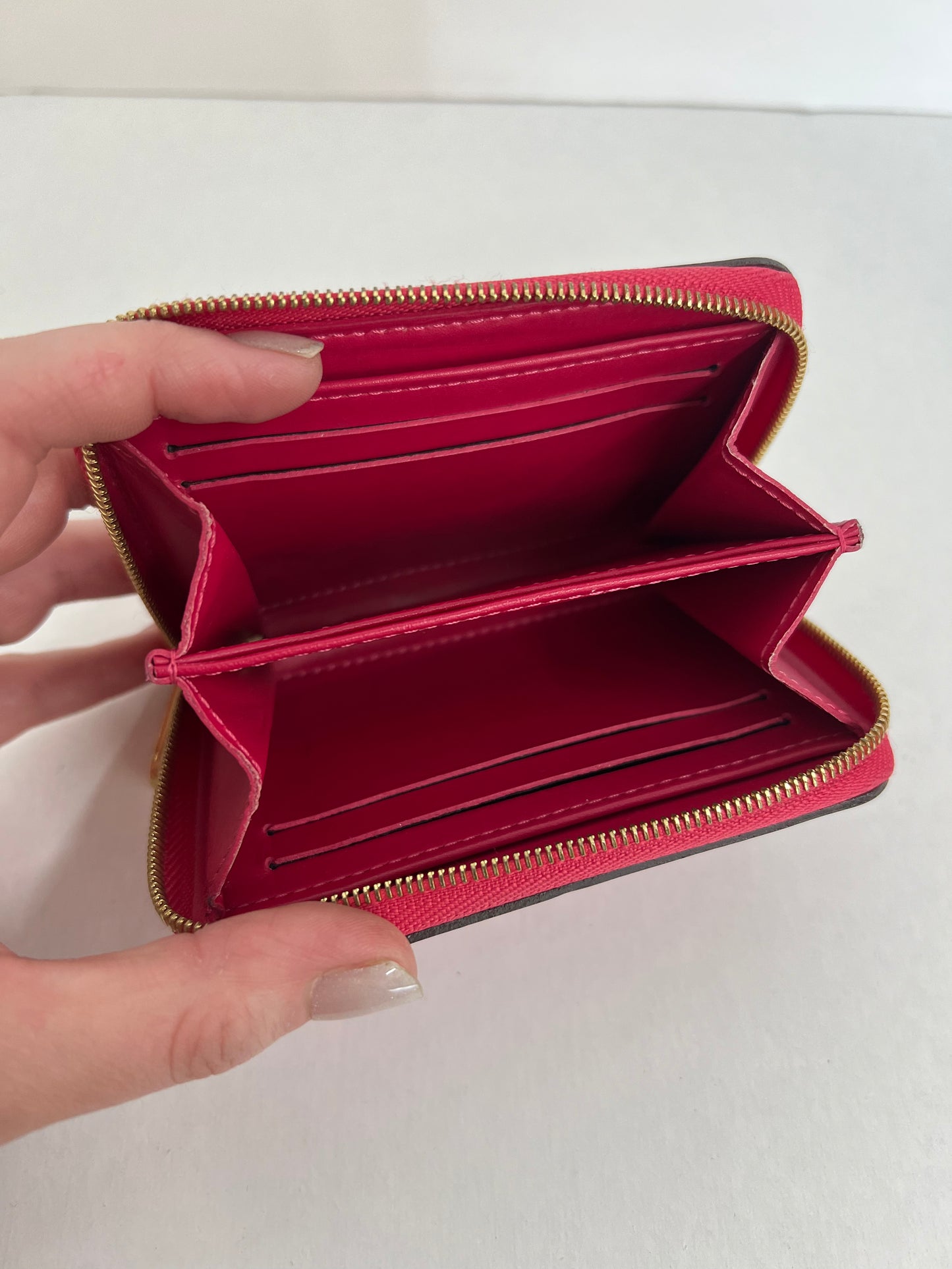 Pre-Loved Louis Vuitton Pink Vernis Zippy Coin Wallet