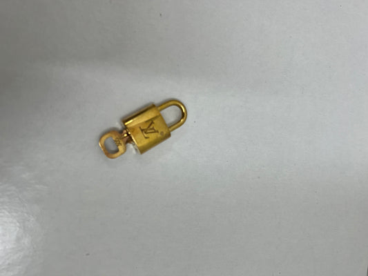 Pre-Loved Louis Vuitton Lock & Key 305