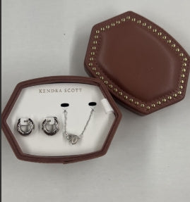 TATUM NECKLACE AND MIKKI HUGGIES JEWELRY BOX GIFT SET SILVER