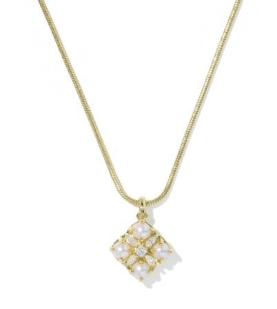 DIRA PEARL SHORT PENDANT NECKLACE