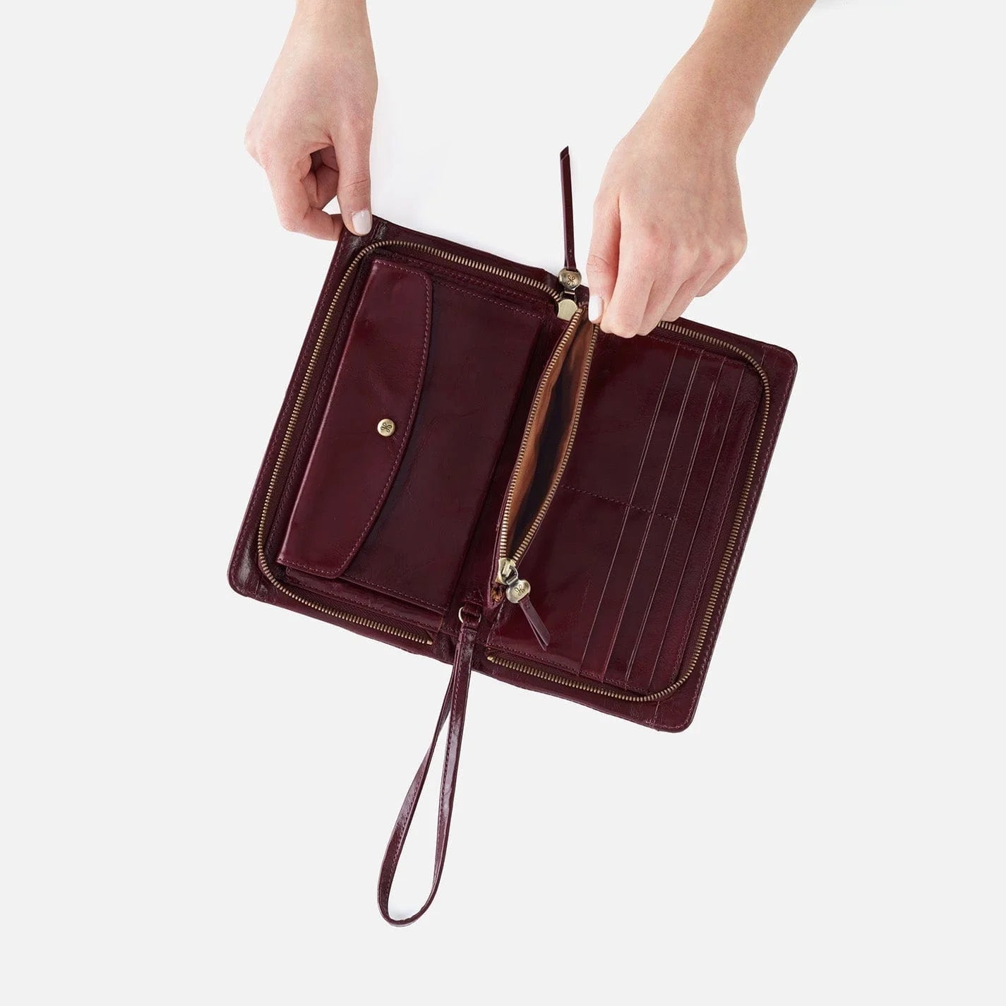Evolve Wristlet in Saddleberry