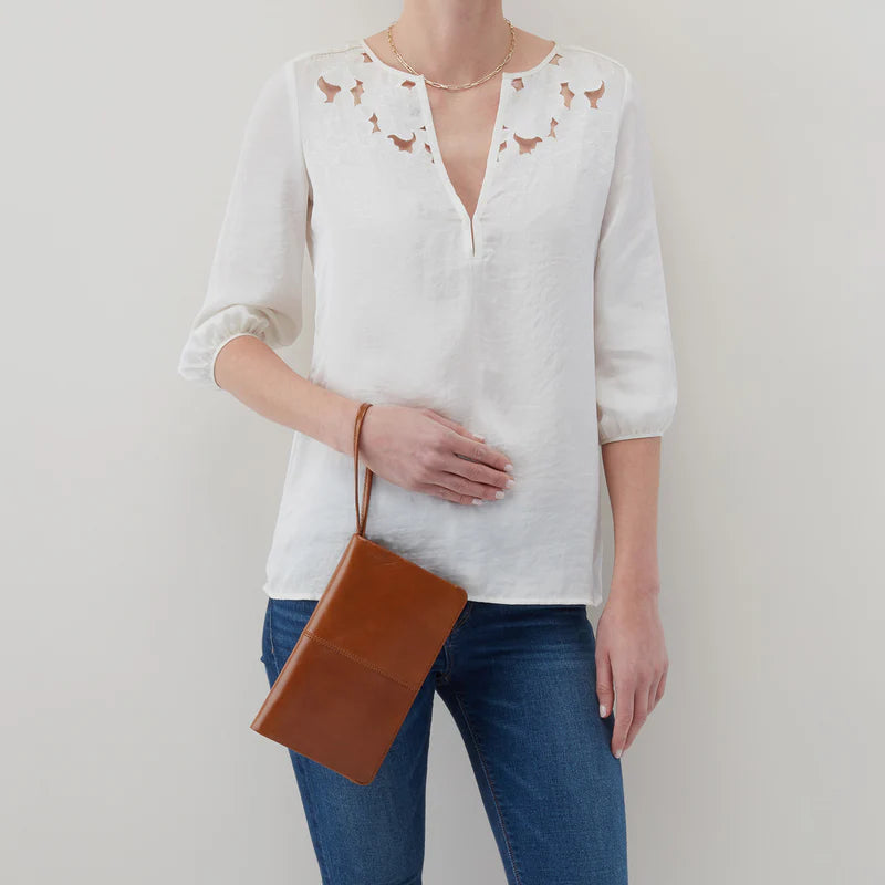 Evolve Wristlet in Truffle