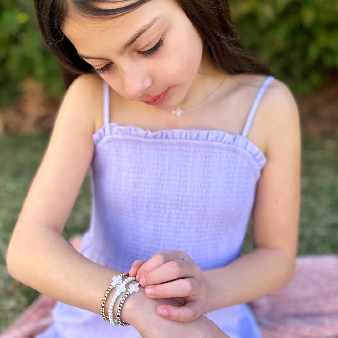 PETITE HOLY WATER STRETCH BRACELET IN CRYSTAL PEARL