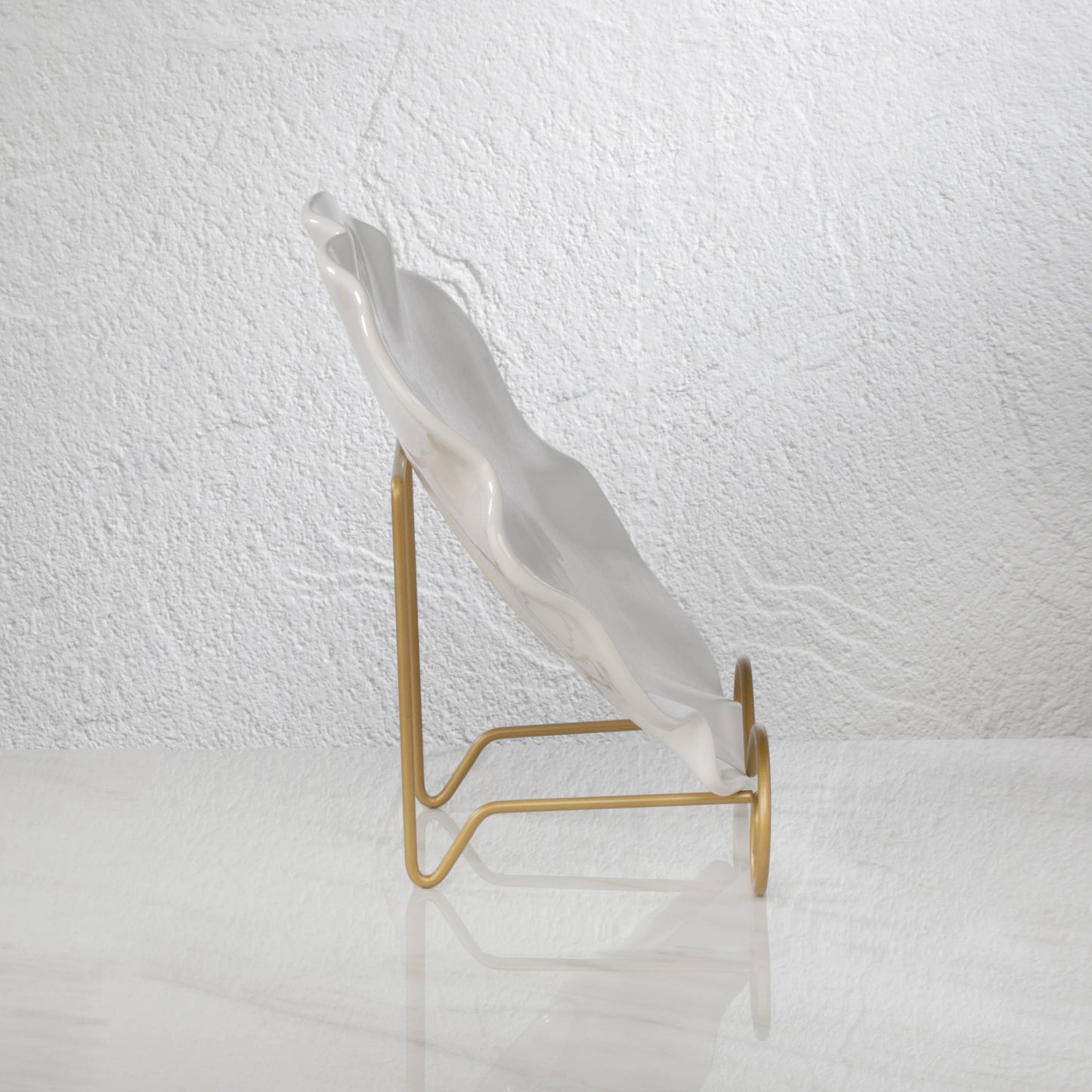 Large Stratford Metal Bowl Easels: Gold