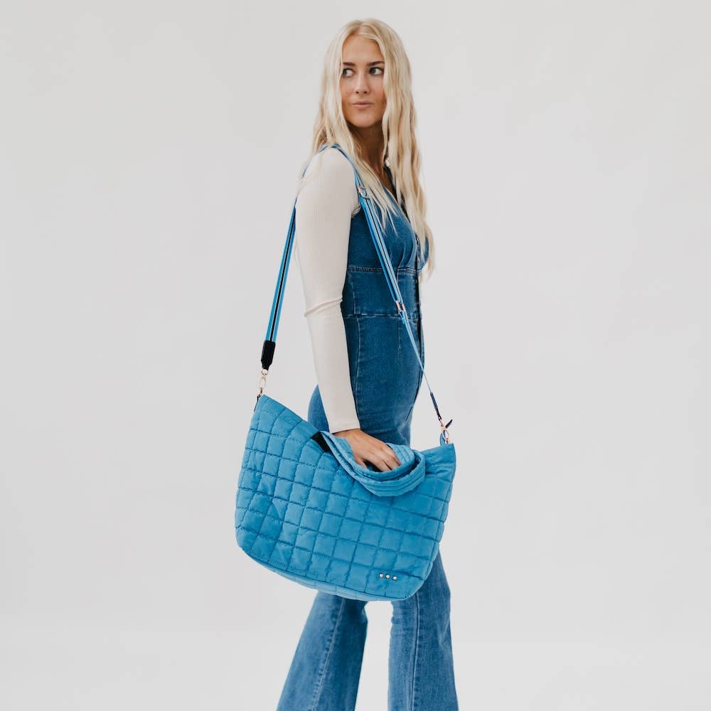 Day Dreamer Quilted Tote Bag: Hot Pink