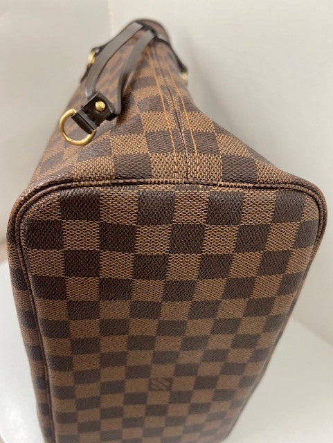 Pre-Loved Louis Vuitton Damier Neverful Red Interior